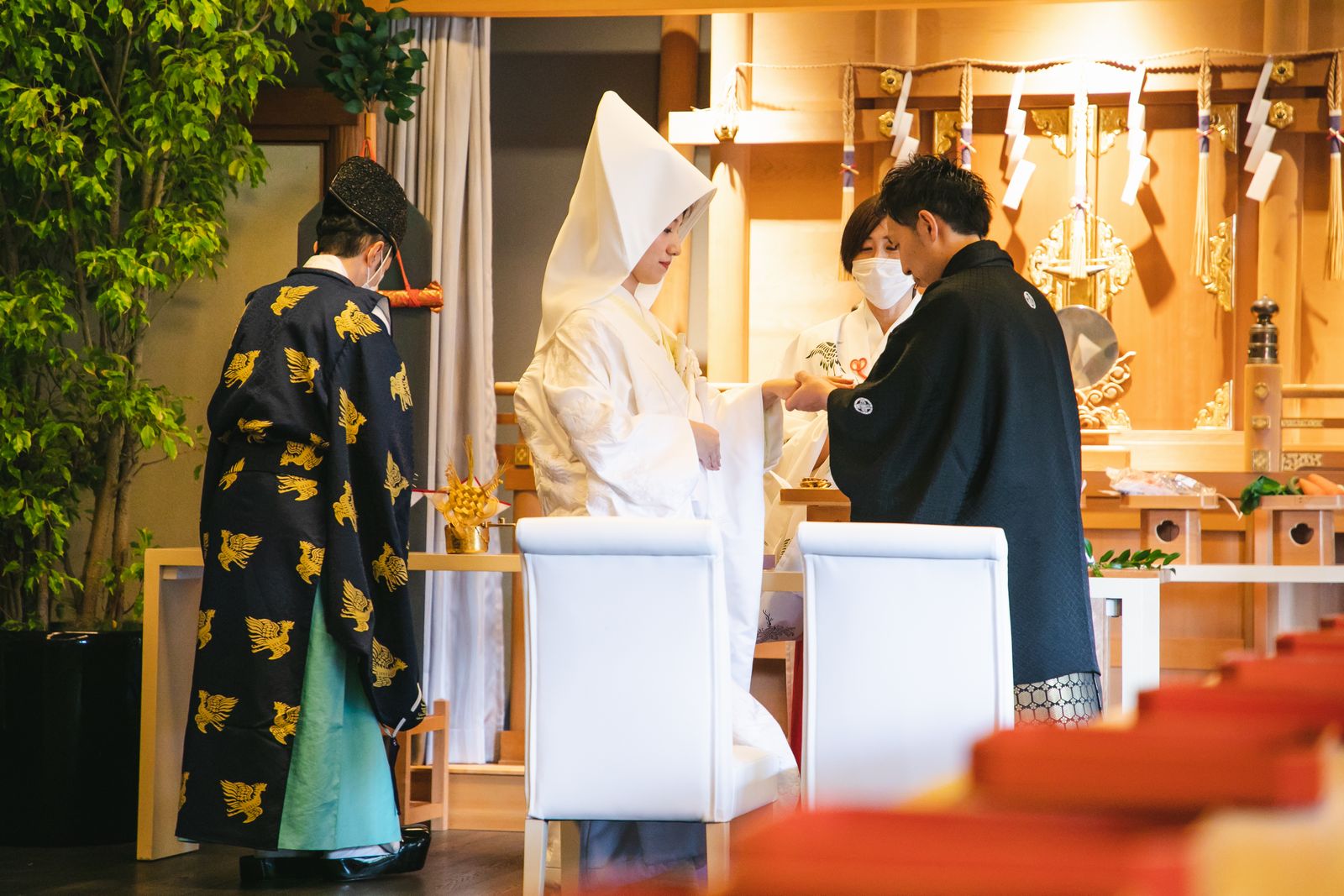 香川県高松市の結婚式場ザ・ガーデンダイニング弓絃葉　神殿で挙式