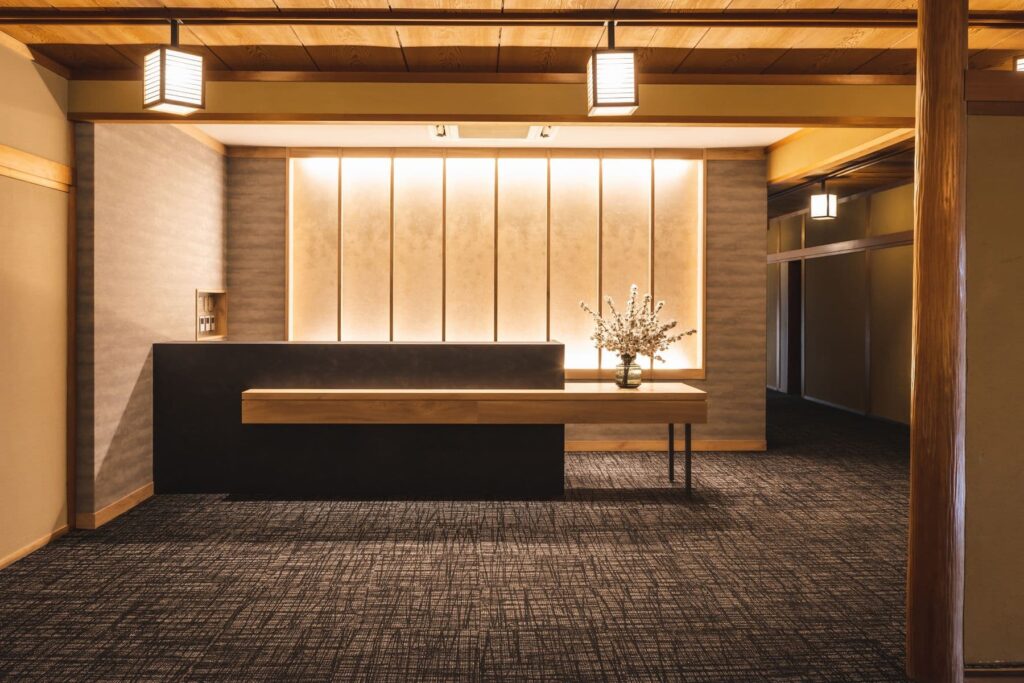 香川県高松市の結婚式場ザ・ガーデンダイニング弓絃葉のエントランス　ロビー
